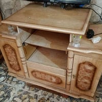 ميز تلفزيون • قابل للتفاوض