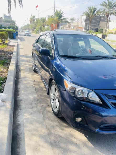 سلام عليكم للبيع كورلا S2013
السيارة فول مواصفات گير محرگ تبريد كفالة
السيارة حادثها من امريكة الجاملغ من جهت السايق فقط دواخل كفالة و اني رشيت بيها 3️⃣ قطع كلير فقط بدون حادث اثر جراد مكان السيارة بغداد السيدية 
السعر /104و بيها مجال
رقم/*********** بي واتساب
الثاني /*********** بي واتساب
