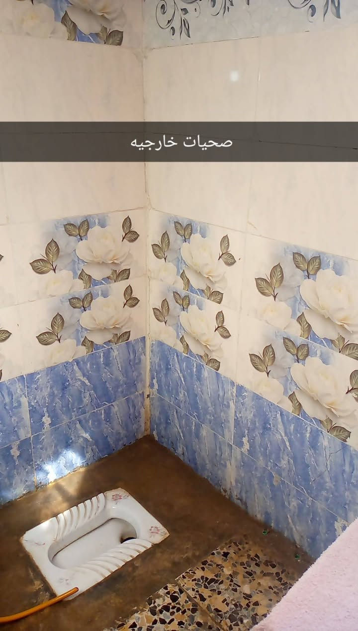 بيت للبيع مساحه 100متر شارع الادار خلف عماد سكر قريب علجامع الحسن يتكون من غرفه وصاله وستقبال وصحيات  داخليه وخارجيه ومطبخ ***********

