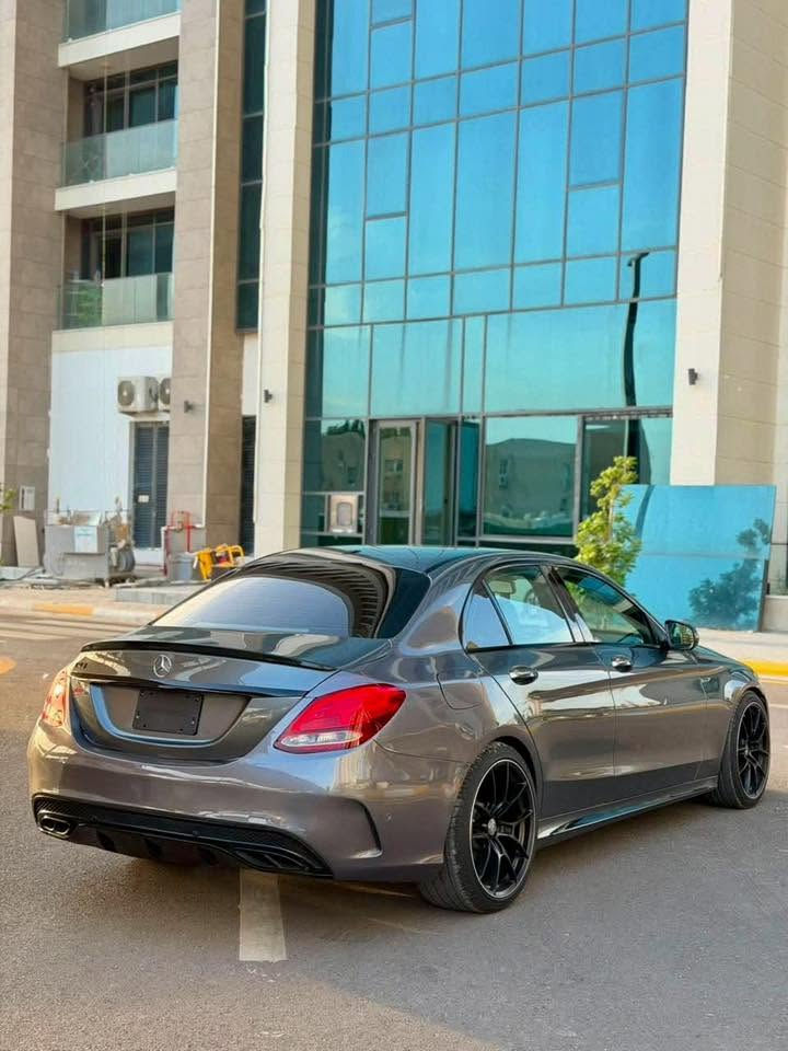‏MERCEDAS BENZ C300 2017
كت كامل AMG
مواصفات
. ابواب بصمه
. داخل جلد 
.كشنات خزن ميموري
.ستيرن كهرباء رادارت 
. صفر مسج بدون اي نقص  
. ويل وتخم تاير جديد AMG أصلي 
.ماشيه 68 مايل
.رقم دهوك الجدبد باسمي رقم وهزه وسنويه كله جديد 
. مكان السياره بغداد اليسيديه
وارد امريكي  حادث السياره بنيد مبدل نفس الون وحافه الجاملغ وبيها شويه بجاملغ الخلفي صبغ السياره بدون ايرباك ودواخل وبارد 
السعر 179 ورقه 💵
للاستفسار اكثر اتصل 
***********
