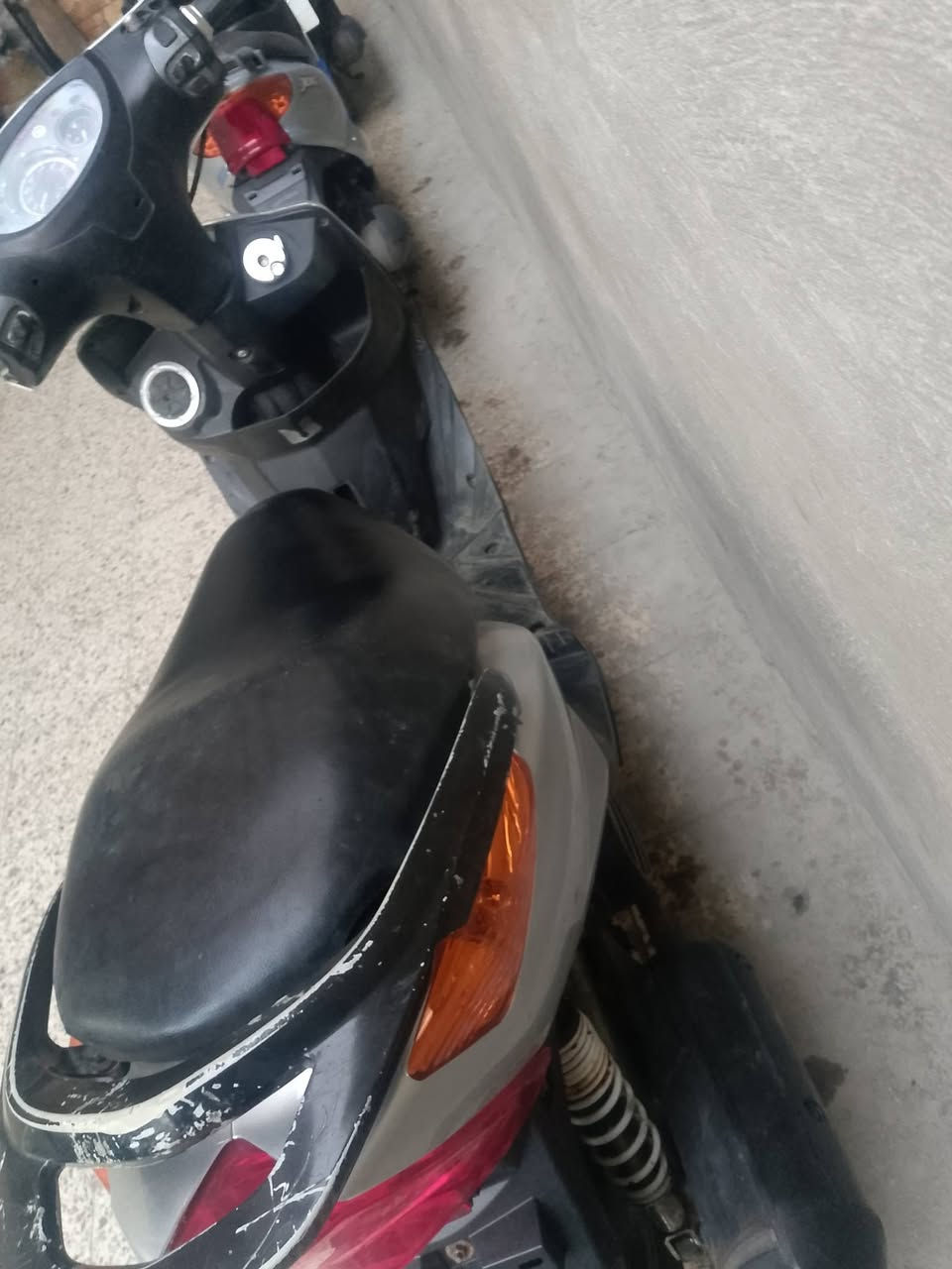 سلام عليكم دراجة ثعلب 140كامله بس نقص هورن شاير كتام بس محرك ناعم سلف هندر كامله دراجه السعر 550بيه مجال المكان الخطيب يم مطعم سيد باسم هذا رقم بي وتساب***********
