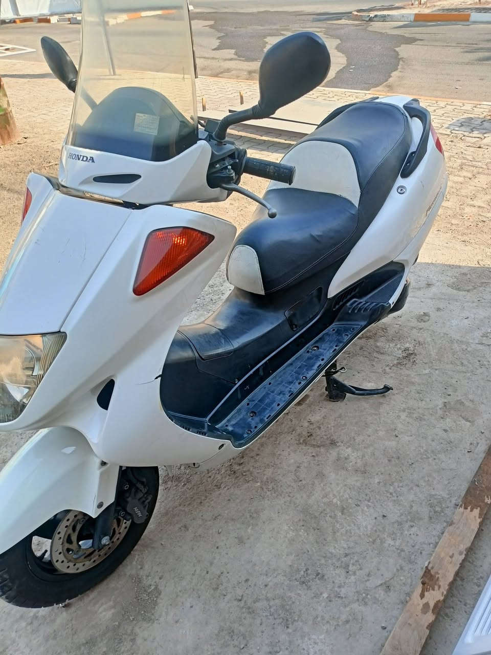 للبيع دراجه هوندا ياباني حجم 250cc استاند حساس تدفئه باليدات راديتر
***********
***********
