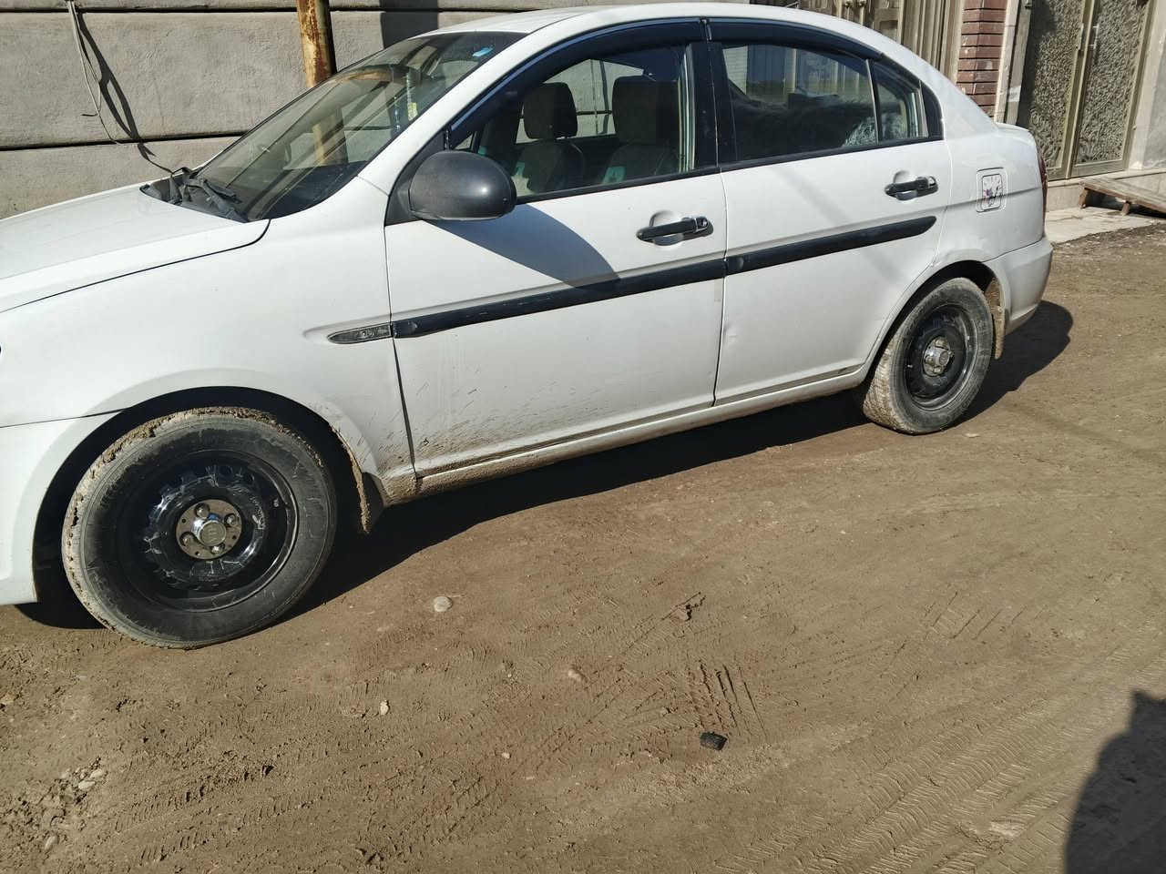 اكسنت موديل 2010 خليجي للاستفسار الاتصال على *********** السعر 95اوبيه مجال شي قليل وإذا مراوس ابكيا بدي اراوس
