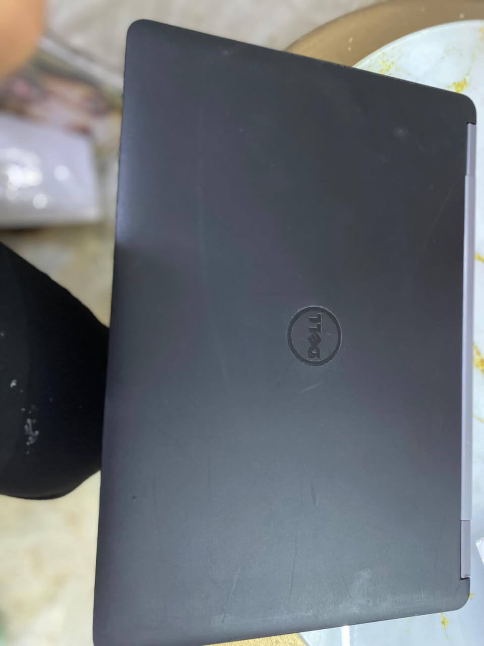 🔥 للبيع لابتوب Dell Latitude E5270
لابتوب بحالة جيدة ونظيف، مناسب للدراسة والعمل والتصفح، ويشغل ألعاب خفيفة مثل GTA V بسلاسة.

المواصفات: • المعالج: Intel Core i5 الجيل السادس
• الرام: 4GB
• التخزين: 238GB SSD سريع جدًا
• البطارية: تعمل حتى ساعة تقريبًا
• الحالة: يعمل بدون مشاكل

💰 السعر: 225 ألف

📍 المكان: بغداد – الشعب

📞 للتواصل: ***********
