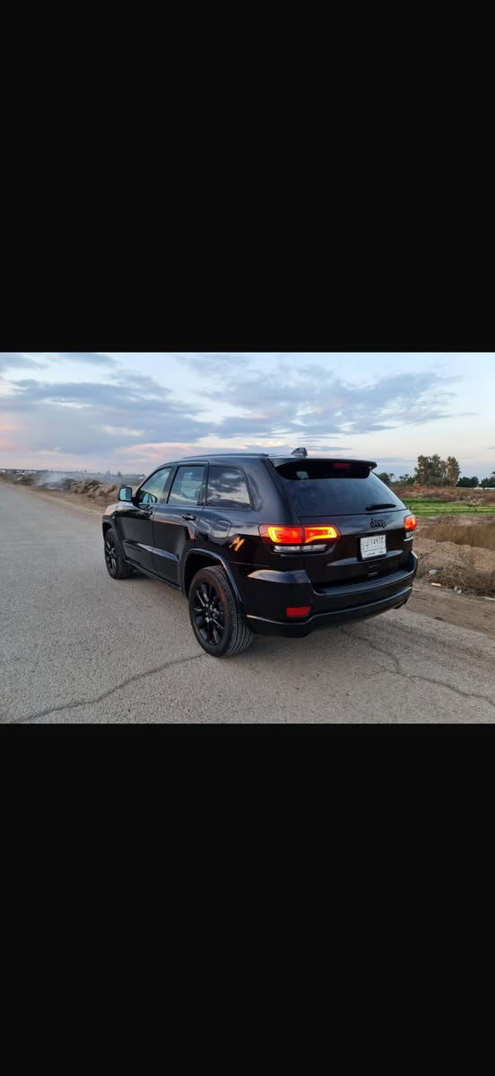 سلام عليكم 
للبيع جيب بلاك توب 18مرمز 21
رقم نكليزي هزه وفحص جديده
بيه مكانات صبغ 
مكينه 3600مكفوله 
كير مكفول 
تبريد ثلج 
تخم تايرات 
باتريات حدد 
بدون اي نواقص جاهزه من كلشي 
شراي يتصل 
***********
