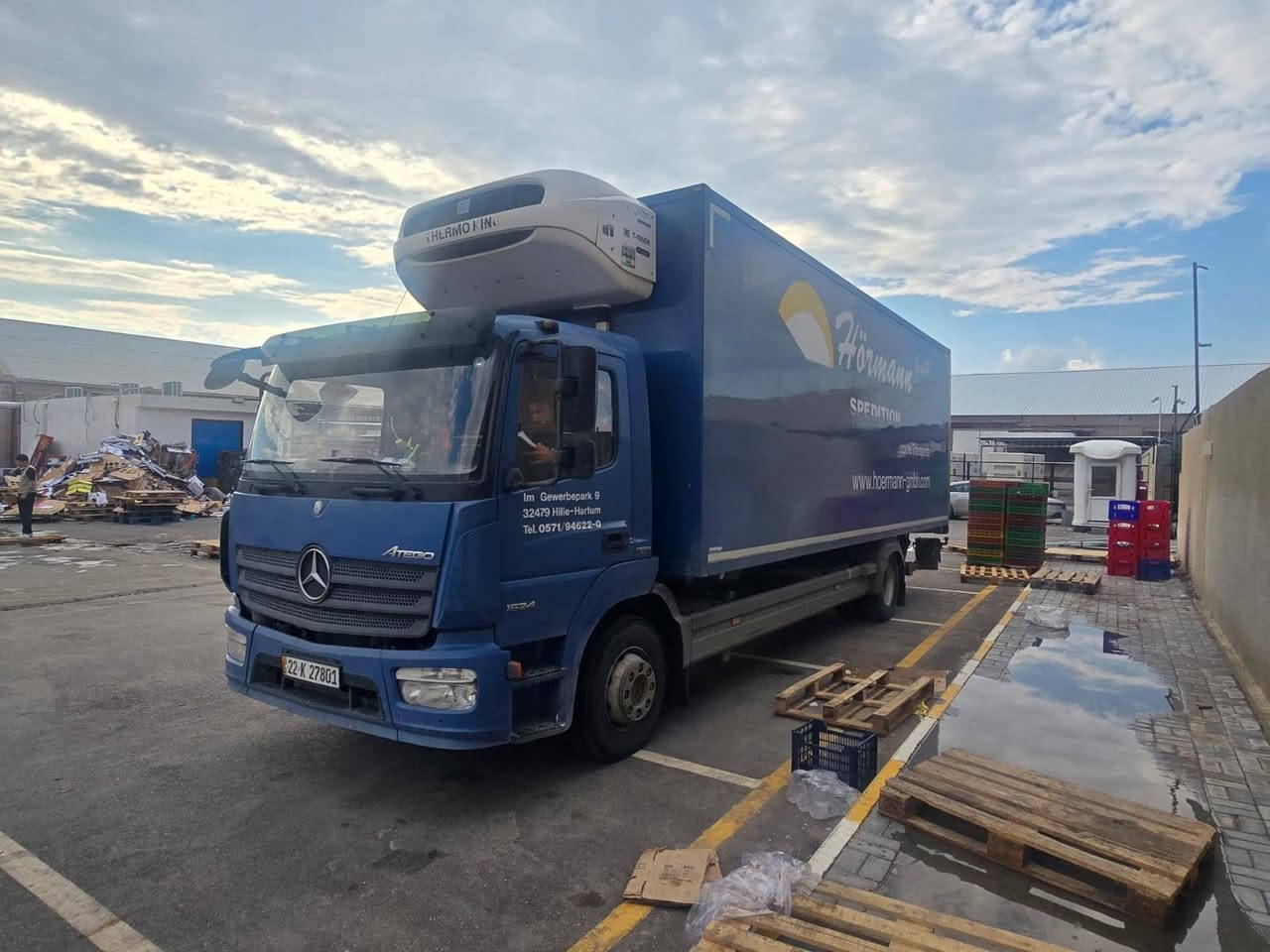 السلام عليكم ورحمة الله 
اتيكو جديد اخو الزيرو براد بلادي حجم 1528  6سلندر  8 برغي.اوتوماتيك  اشتريتها  للشغل لكن شائت الاقدار 
واريد ابيعها باسمي تحويل ثاني يوم 
تخم تاير 
ابد والله مامشتغلة محاقظات ولا اي شي ثقيل 
رقمتها على ايدي  قبل 4 اشهر 
ماشي٤٩٢ الف كيلو 
سيارة مابيها مصرف تخبل خير من الله 
سعرها 42500 الف دولار وبيها مجال
للتواصل. ***********
تحياتي
