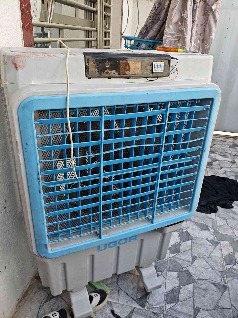 مبردات عدد 2 وحده نضيفه كلش استعمال قليل رائده 175
والثانيه رايدهه 60  ماكنه شارع سيده نرجس 
***********
