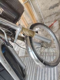 دراجة شحن • بطارية ناقصة • قرب دوانم