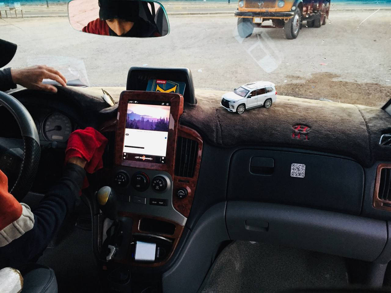 استاركس 2012مسكر. اوتماتيك
مكينه 12شرط لا تنقيص ولا تبخير 
تخم تاير 
حداديه جديده 
تبريد ثلج  منضومه جديده 
سياره شرط المداور

العنوان الشطره 
السعر 152وبيه مجال 
***********
