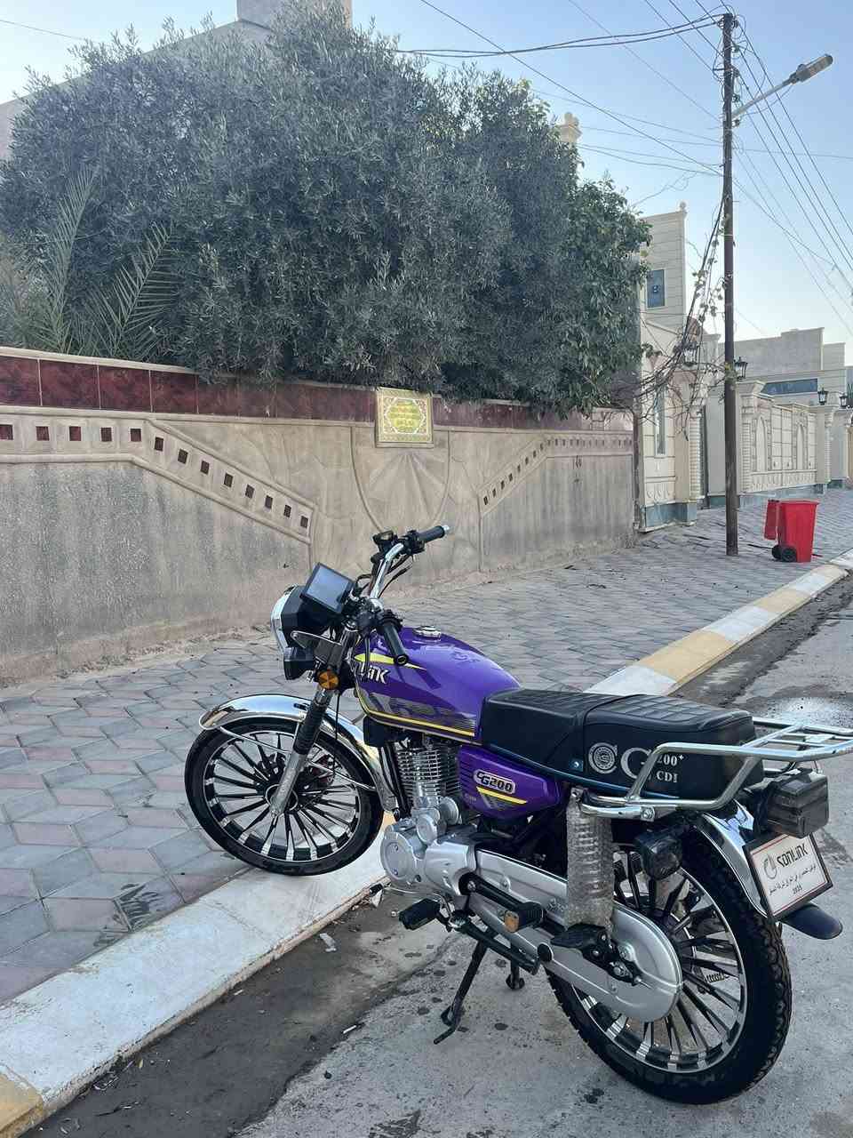 السلام عليكم الدراجه للبيع سيفان 2025 باب اول  صفر جارج الدراجه بعده بلادي شديته على ايدي  الدراجه كفاله من التاير الخلفي للئامامي الدراجه مال جناي .*********** متواجد فيس واتصال.🤍
