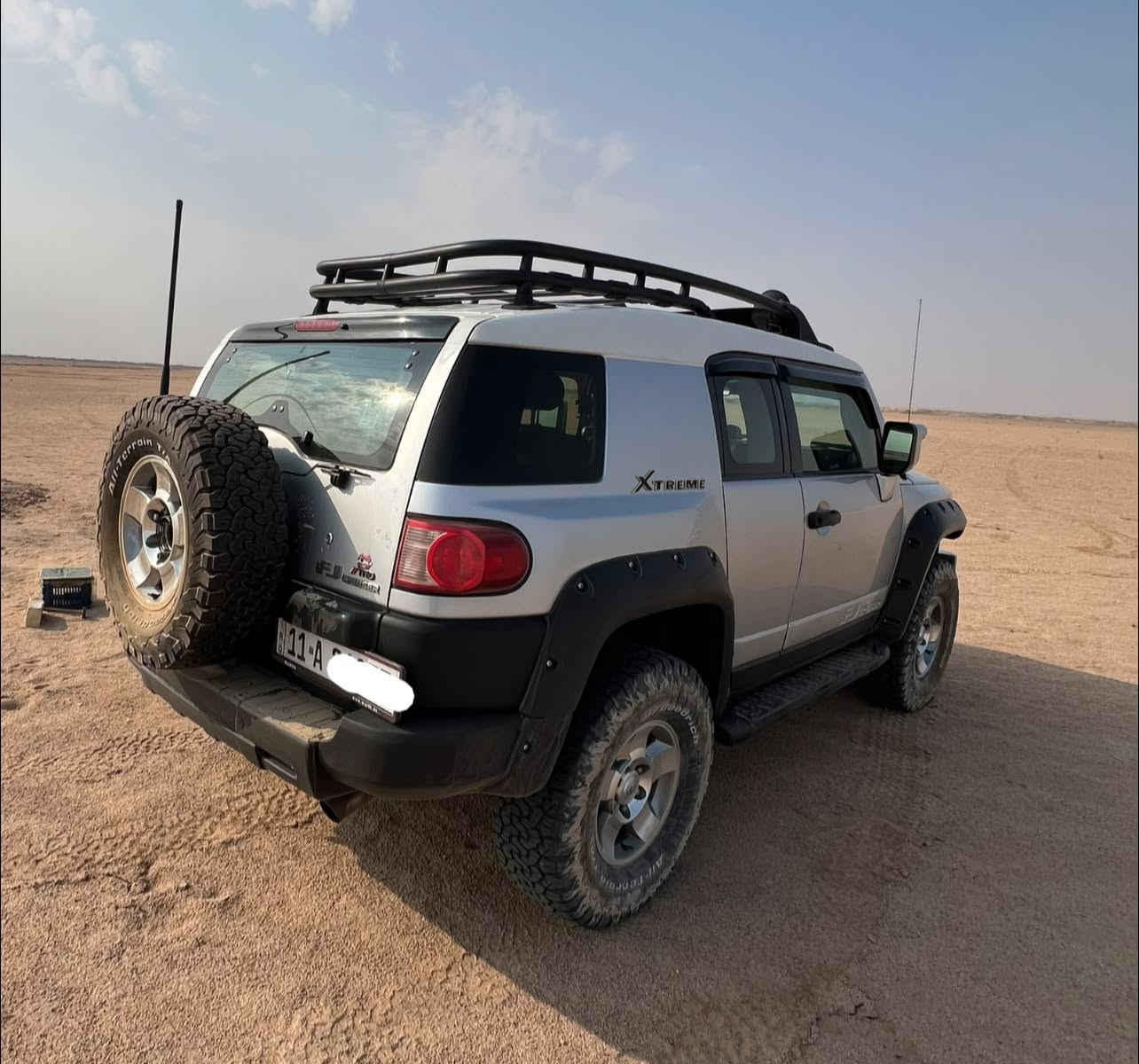للبيع: تويوتا إف جي كروزر خليجية كلين (FJ Cruiser) 2008 - لقطة!
المواصفات الأساسية:
 الموديل: 2008 - مواصفات خليجية
 المحرك: 4.0L (6 سلندر) - أداء جبار
بانزين (فيت بم جديد وبي فتحة فوق)
غاز (LPG) منظومة اقتصادية وراقية
 اللون: سلفر كلين تايتل / خليجية
 العداد: 270,000 كم
 الرقم: بغداد - خصوصي
 الكير: اوتوماتيك | المقاعد: قماش
حالة السيارة:
السيارة مداريها جدًا.. مكفولة وكلشي بيها جديد حرفيًا حتى الدهن والفلاتر هسة مبدلهن. تبريد كامل ياباني جديد قبل سبوع شديته (ثلج)، ومنظومة البريك بكل تفاصيلها جديدة. اي شيء تجاري بالسيارة انشال ورجعته "بلادي" وأحسن.
بس مضطر للبيع والا السيارة كلش مصروف عليها وتعبان بيها، وجاهزة للاستخدام بدون ما تصرف عليها دينار.

السعر: 16,900$ (169 ورقة)
للاستفسار والشراء، يرجى التواصل على واتساب: ***********
