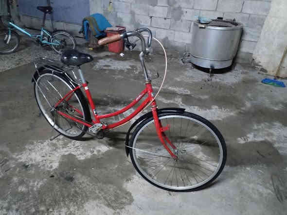 السلام عليكم بايسكل للبيع كلشي شغالة السعر ٤٥ المكان بغداد المشتل الشراي يتصل عل رقم ***********
