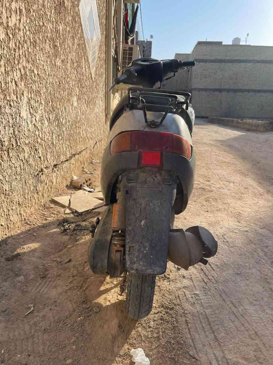 دراجه بطه نضيفه   الدراجه كله شغاله السعر ٢٢٥ او بيه مجال حي العباس ***********
