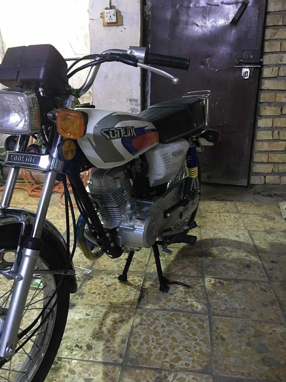 سلام عليكم دراجة سونك 4 كير موديل 2025 اوراق كاملة مدفوع الكمرك مالتهة مكفولة المكينة  ما ممدود عليه سبانة ولا مفتوح برغي مكفولة السعر 650 وبيهة مجال بكاني بغداد بلشعب رقمي ***********
