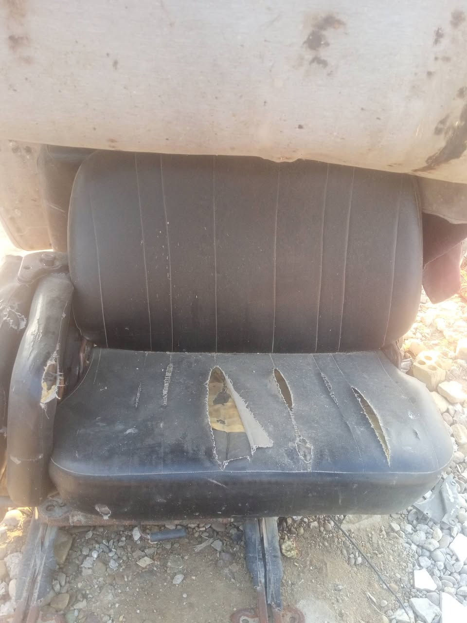 سلام عليكم عراض تفصيخ كيا بسته محرك مال بريجو 3000بي تبخير وتنقيص وكير مال حاويه وبيبان بلاديه باب سلايت وجام واكسل ودشبول وهذا رقمي ***********
