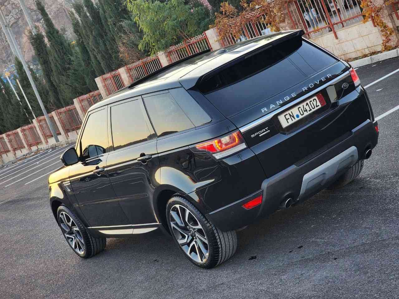 RANGE ROVER SPORT
مۆدیل 2016
مەکینە 6 پستۆنی سۆپەر جارچ 
بی رەقەمی دوبەی سفر سفر
وەک شەریکە ماوتەوە 
2 پارچەی بەس پەمبی ئەمریکای هەیە بی ناو جوار تایو ویل تازەی  خراوتە سەری شەریکە کامل سێرفز کراوە سپیری دانەگیراوە
فول مواسفات 
بەسمە چوار دەرگا بەسمە سنوق شەفت کارەبای برێک بەسمە لایت اۆتۆ داینامیک کامیرە  ێۆتۆستۆپ  ئاوێنە شەفت و خەزن و هیتەر ڕاداری هەر جوار دەوری حساس پێش و دواو ناو سپی کوشنی پێیش و دوا سارد و گەرم خەزن سوکان و هیتەر هیتر.....
هەموو گیانی بەشەرت گێڕ و مەکینە ناکردتەوە و هەمووی بە زەمان مالی دۆستە
رەقەم موبایل ***********
***********
