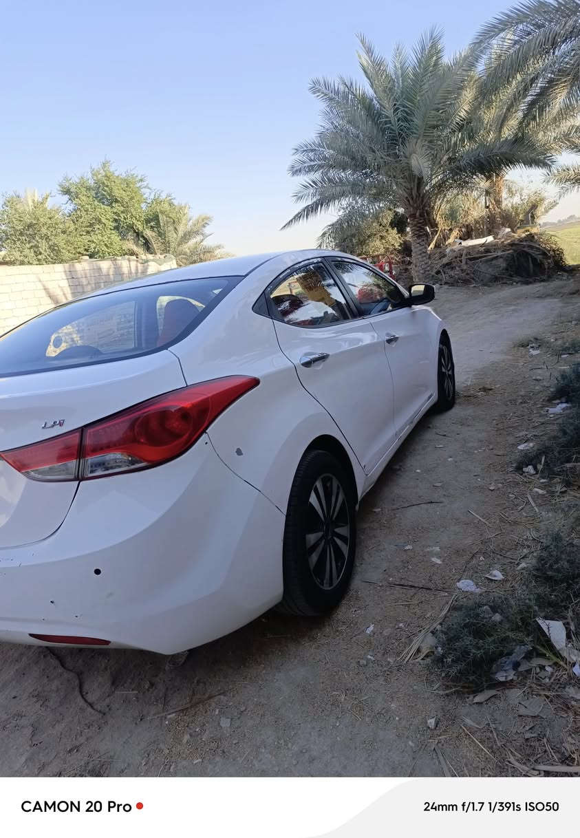 سلام عليكم للبيع النترى افانتي مديل 14 مكينه 1600 رقم قادسيه بسمي مداور ثاني يوم سنويه لل 27 بيه فقط باب وهلال الجاملغ السعر (98)  وبيه مجال المكان نجف *********** الخاص مغلق
