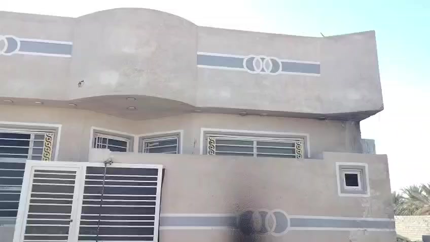 السلام عليكم ورحمة الله وبركاته بيت للبيع الشبانات البزل الاول الفتحه الثانيه نضيف ومرتب وسعر مناسب طابق ونص 100 متر مربع يحتوي على غرفتين واستقبال ومطبخ ومخزن وصحيات داخليه وخارجيه يبعد عن الامام 2كيلو بناءه طابوك الاتصال برقم ***********
