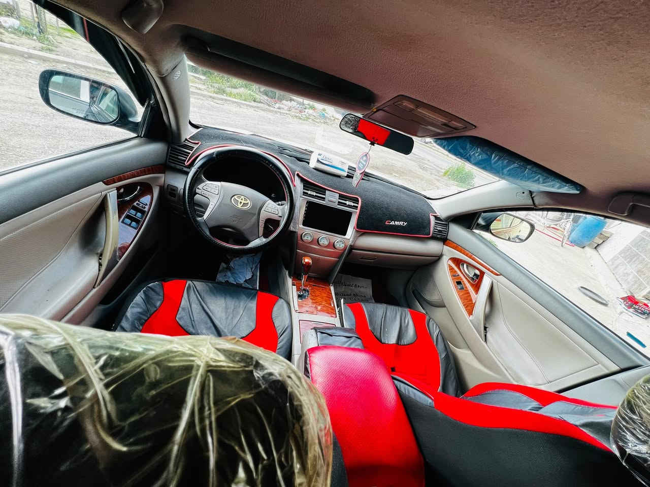 سلام عليكم 
كامري 2011 للبيع 
سوناره موجود بل صور 
السعر 100 وبيه مجال
مكانه بغداد
***********
