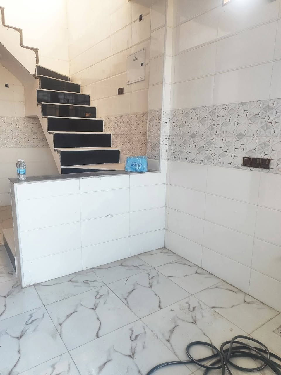 يوجد بيت طابو زراعي جديد مامسكون
المساحة 100متر الوجه 7 والنزال 14 طابقين نوم 2
شارع 80 شارع شريفة وخلف البانزين خانة 
للاستفسار مراجعة مكتب الشارقة للعقار مقابل مسجد الرحمن 
الاتصال اوعبر المراسلة ***********
