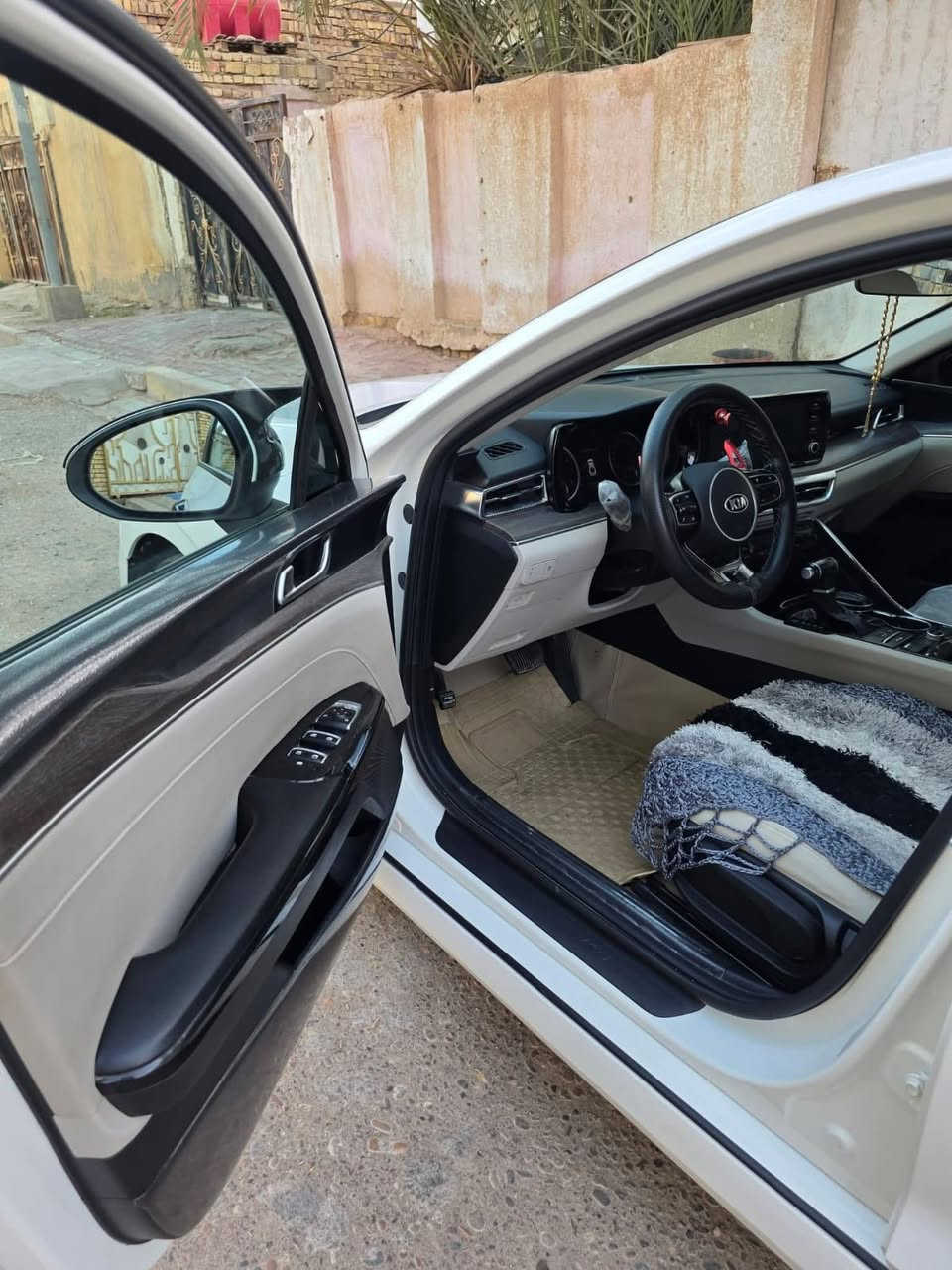 كي فايف خليجي 
موديل 20021
رقم بغداد بسمي 
مكينه 200دوش 
تحكم ستيرن جهتين 
شفتات ستيرن رياضي 
تبريد قطعتين مناخي 
بردات باب بلادي 
شحن واير لاس 
تشغير عن بعد 
ترحيب عند القتراب 
كامره خلفيه بديل المرايات 
حساسات امامي جانبي خلفي
السعر 185 وبيهه مجال قليل 
كي فايف خليجي 
موديل 20021
رقم بغداد بسمي 
مكينه 200دوش 
تحكم ستيرن جهتين 
شفتات ستيرن رياضي 
تبريد قطعتين مناخي 
بردات باب بلادي 
شحن واير لاس 
تشغير عن بعد 
ترحيب عند القتراب 
كامره خلفيه بديل المرايات 
حساسات امامي جانبي خلفي 
العنوان البصره القرنه 
***********
