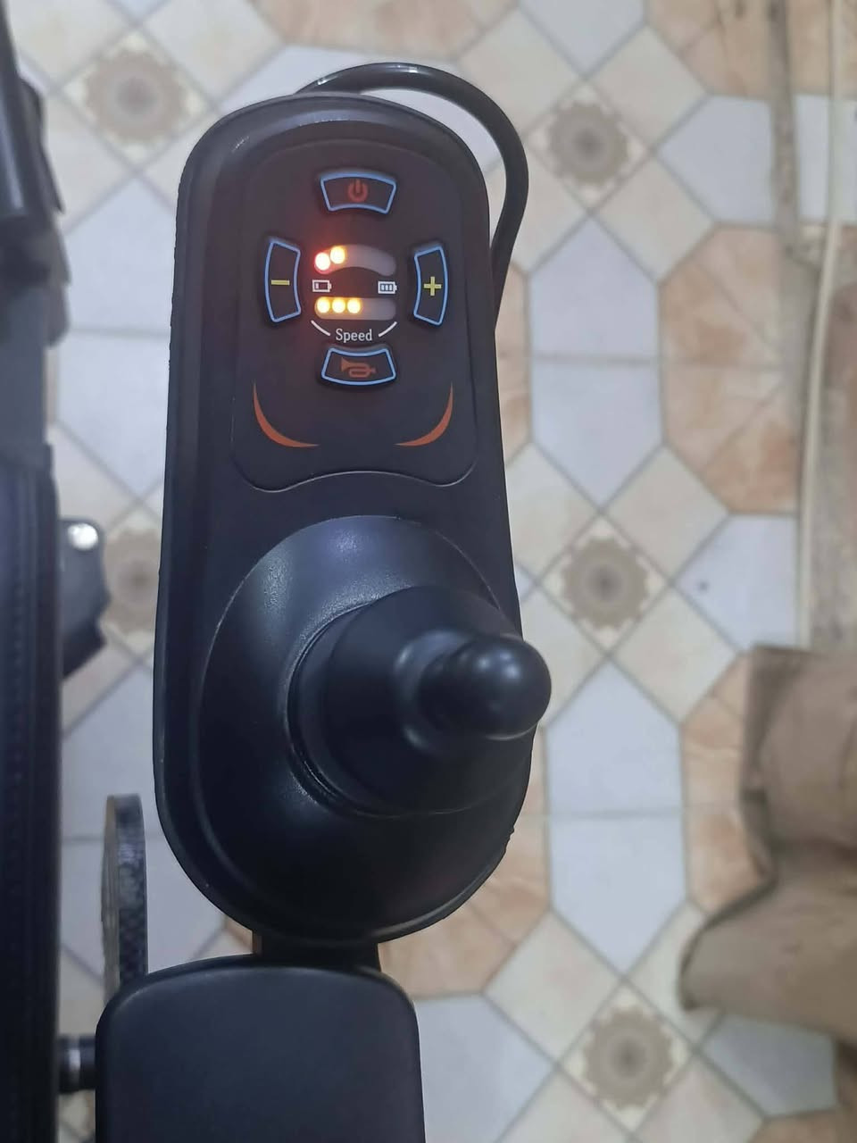 عربانه شحن للبيع صارله شهر من اشتريناه جديده والصور تحكم السعر 500الف رجاءا الي ميعجبه السعر ليدخل خاص للاستفسار الاتصال على الرقم(***********)
