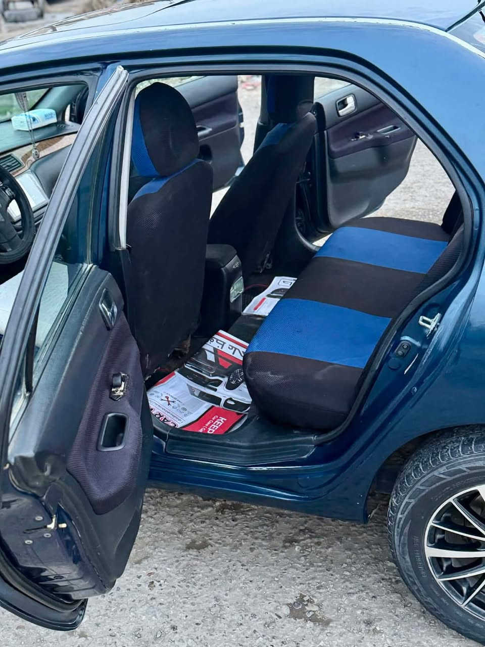 السلام عليكم
لانسر للبيع موديل 2007 
اللون نيلي بلادي لسياره كفاله 
محرك 2000
فتحه سلايت 
 السياره مال جناي 
رقم بغداد انكليزي مشروع وطني
تدفئه وتبريد شغال
صدر امامي وخلفي جديد
تخم تاير جديد
كهربائيات شغاله لسياره مابيه اي نقص خير من الله
السعر / 70 وبيه مجال حك لجيه
الاستفسار / ***********
***********
