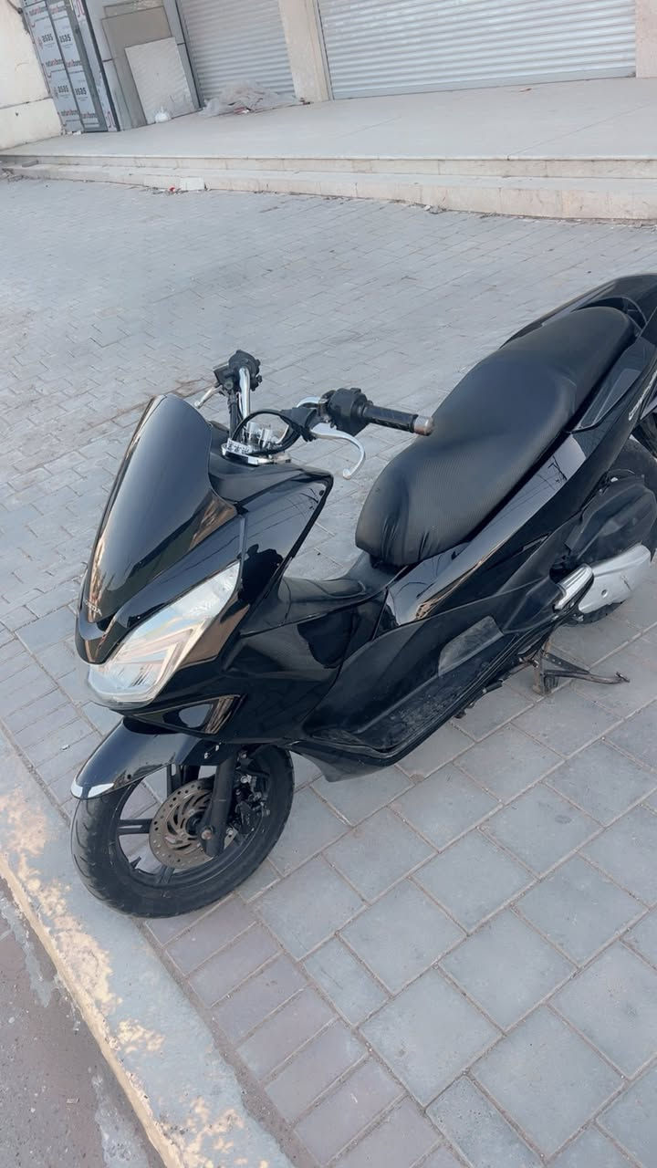 السلام عليكم للبيع دراجه pcxجيل الثاني ياباني اصلي دراجة مال رمبه ماخذها رمبه الدراجه على  ايدي حجم مكينه 150ياباني الاصلي دراجه جديده مال جناي 
ياباني الاصلي دراجه كامله أستان كهربائي حساس ازدحام ٢ دراجه  جديده الدراجه مكينه لوك برغي ممفتوح بيهه شلعه معدل خير من اللّٰه دراجه تكول جديده بمعنئ الكلمه واحلا من الصور  دراجة مكينه مكفوله اي نقص مابيه
السعر 13  
اي استفسار ***********
