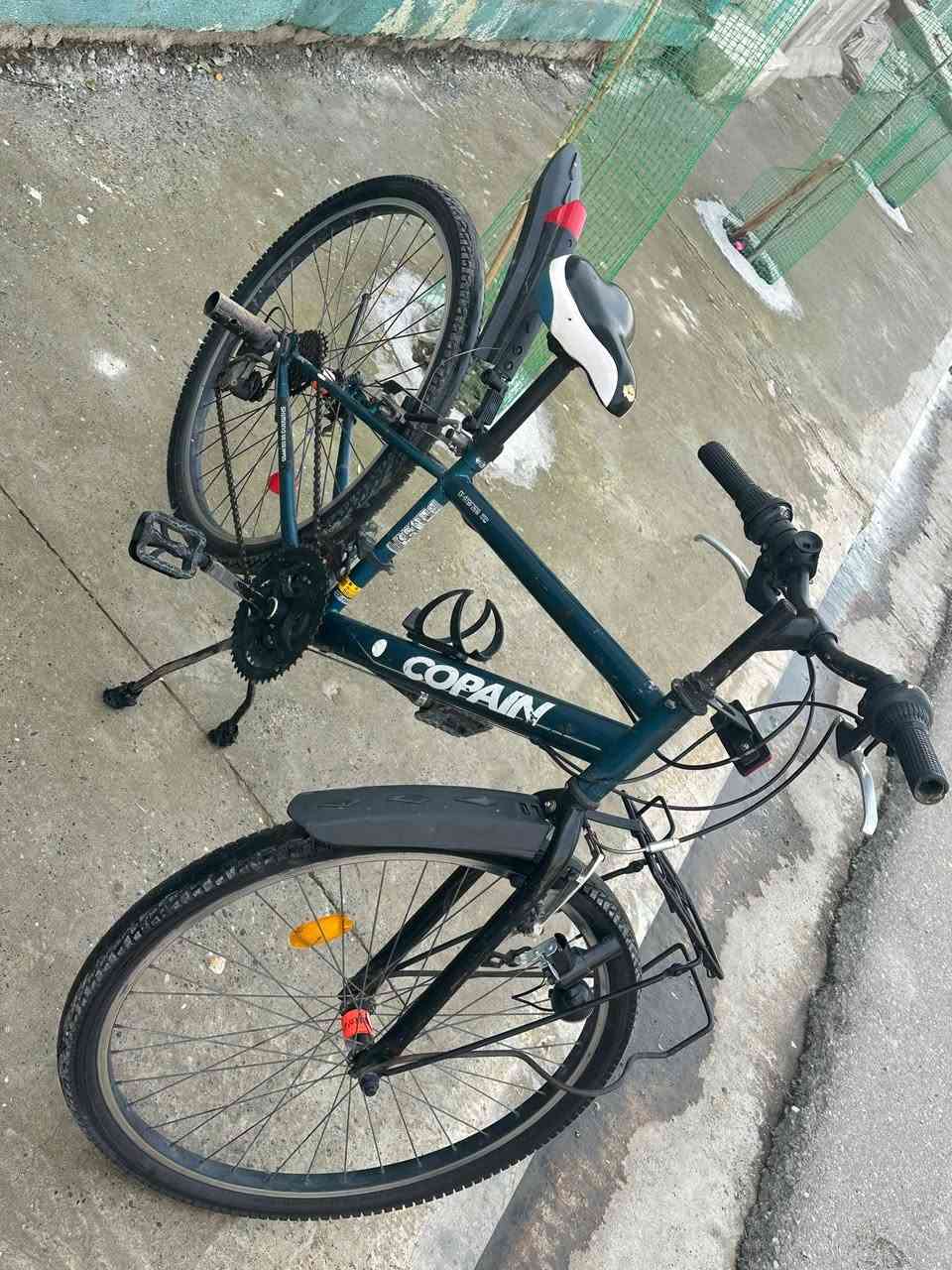 السلام عليكم بايسكل للبيع حجم 26 السعر 85 رقم الهاتف ***********
