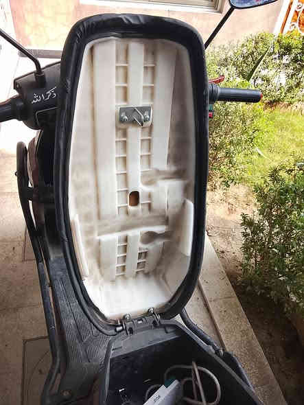 سلام عليكم عندي دراجه شحن سكنس موديل 2025 ملف 3800w ماشيه 35كيومتر بس عقل عطل بسبب من اجيت من شغل ما خليتها ترتاح كبل شحنتها لذلك خرب ال عقل بس هيه دراجه جديده من كل نواحي من الكهربائيات جديدة من كل شي جديده هذا رقم الهاتف واتساب *********** سعر 700الف سكن بغداد الدورة حي الصحة
