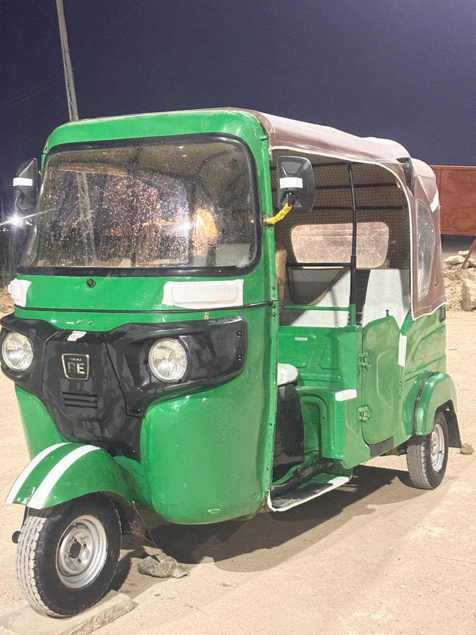 السلام عليكم تكتك للبيع مضلع 2022  شهر 12 رقم بصره مداور ثاني يوم مكان ناصريه بيه ضربه بصفحه مصلحه محرك ع فحص تخم تايرات جدد جاهزه كبل للشارع  مستعجل مستعجل ع البيع 
              الاستفسار ***********
مكلف بلنشر.
