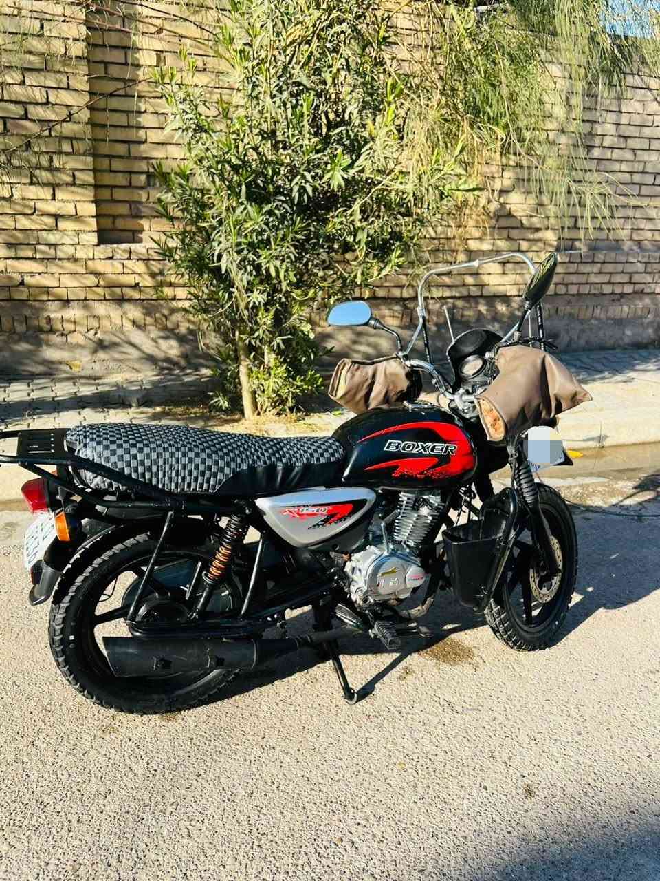 سلام عليكم ~دراجة بوكسر 2020نضيفة حيل استعمال شخصي تايرات بلولبرنات زنجيل ميزانيات كلة جديد الدراجة مصروف عليها هواي ومرتبة الجناي ولي يعرف بيهن يشوف
محركها  البلادي موجود شادلها شاينك 25 /رقم بغداد  بسمي تحويل ثاني يوم مكاني بغداد  المحمودية سعر 1900 وبيهة مجال قليل 
***********رقم اتصال فقط 
كلشي موضحلك اخيك اذا مو شراي لا تخابر تكول شبيها ❤
