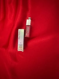 مستحضرات تجميل • قطعة