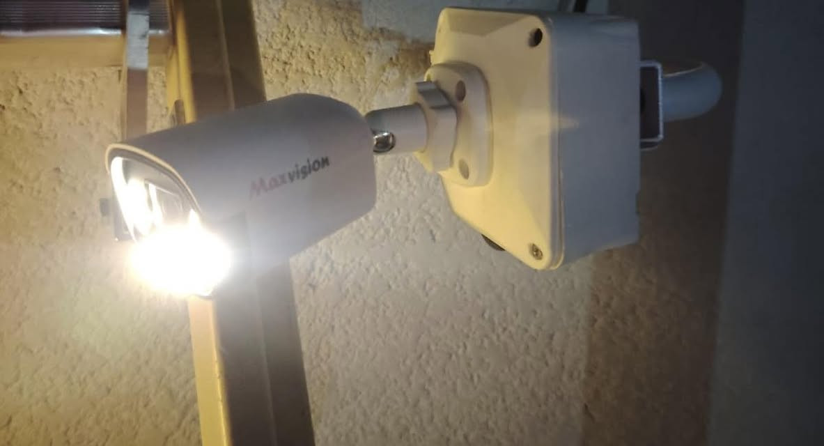 اسبق عصرك وكن في الطليعة 
سلام عليكم 
تم تأمين جملون ب ١٤ كاميرا من شركة ماكس فيجن 
دقة ٥ ميكا 
صوت وصوره 
ليلي الوان 
ضمان سنه 
#العنوان #
كربلاء/ طويريج/ شارع البلدية/ مجاور المستوصف الطبي 
# هاتف #
***********
***********
جملة- مفرد 
اسعار خاصة للمنصبين 
رؤيا الهندية 
وكيل معتمد
