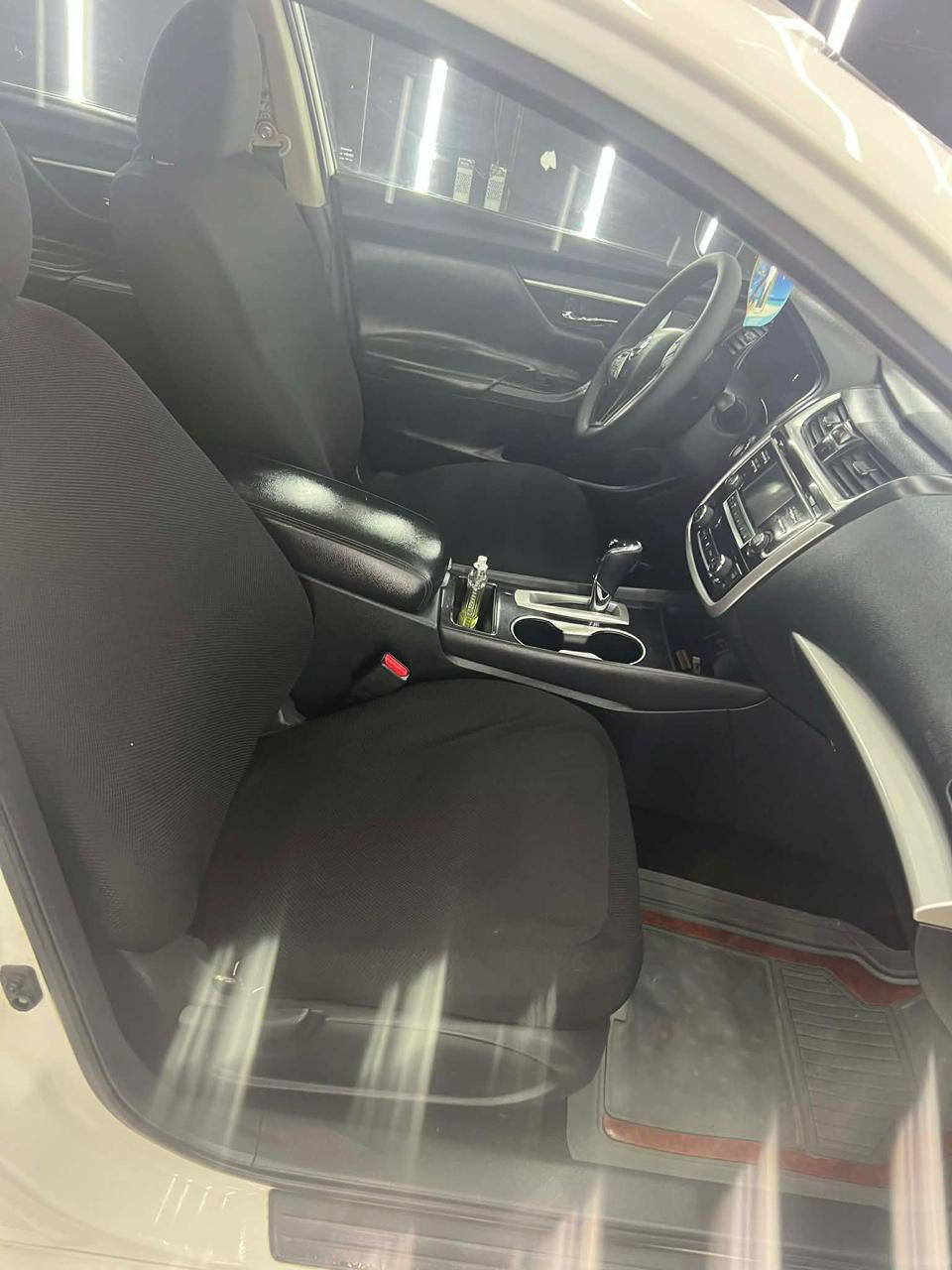 التيما موديل ٢٠١٨  مكفولة سيارة من سبخ بها قتعتين موبدل بيلادي سيارة بدون سبخ كيرو محرك مكفولات  سنوية رقم جديد بشرط تحويل وكالة  سيارة جديد من كول شي سدر تايرات 
سعر ١٣٥ بها مجال 
***********  
مكان سيارة كلا
