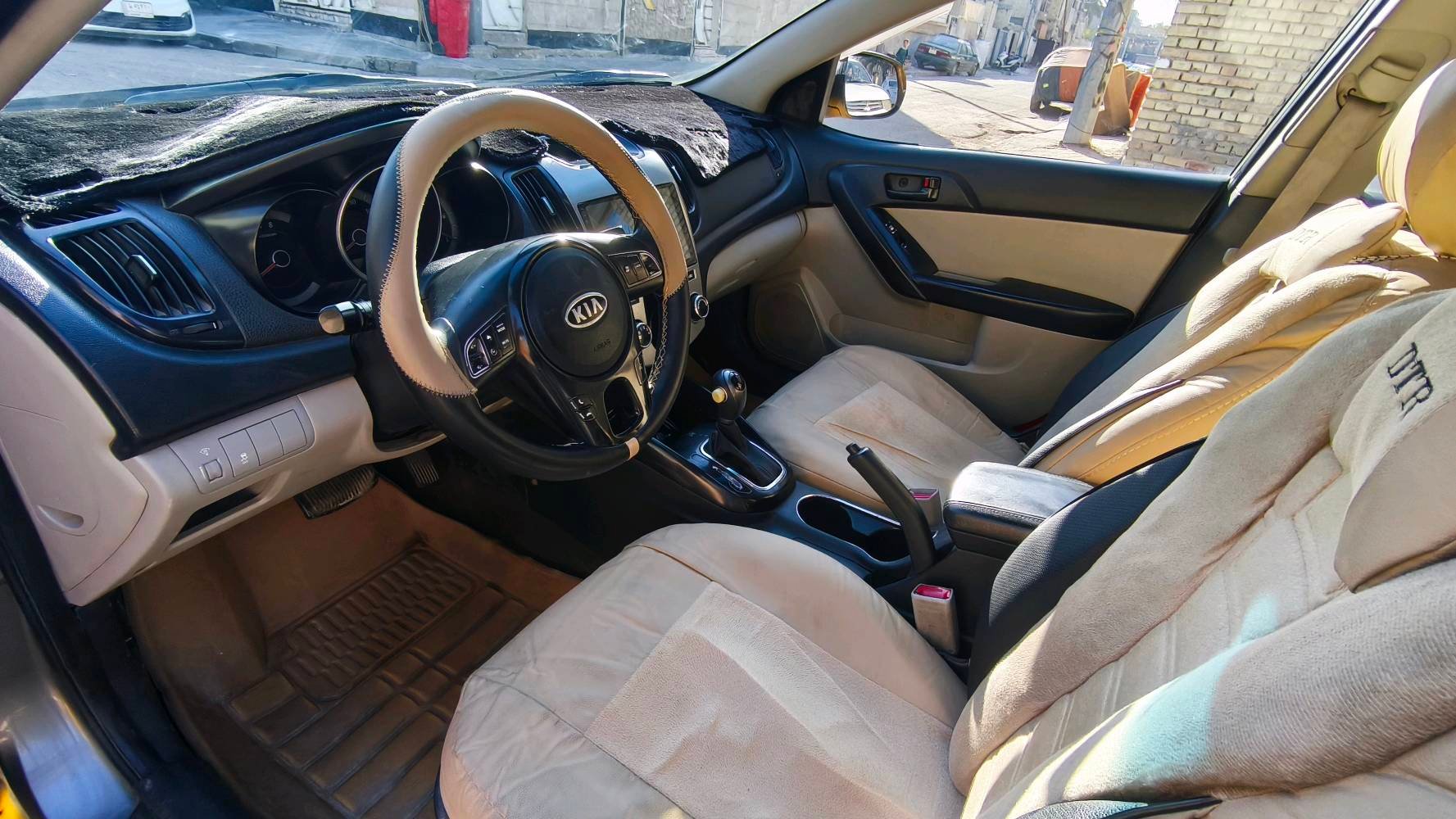 السلام عليكم 
فورتي موديل 2011 محرك الفين دوش حادثها قطعة وحدة مال امريكا
كير محرك كفالة بلادي
تبريد تدفئة شغال 
فول مواصفات تحكم ستيرن جهتين فتحة اشاير مري
رقم بغداد انكليزي هزة جديدة 
صدر كامل جديد مع ضمان 6 شهر
مشط ستيرن جديد مع ضمان 6
بور ستيرن جديد كامل 
مجاول وبلكات ونوزلات جدد
دوشمة ومنظومة لايت LED كاملة
جامة أمامية اصلية جديدة 
تخم تاير جديد 
مصفرة غرامات وهيئة
السيارة ماعايزها ربع دينار نظيفة وجديدة بمعنى الكلمة
العنوان بغداد الدولعي
***********