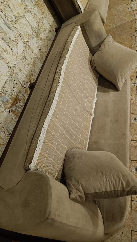 قنفات للبيع مستعجل على بيعته بس دوشمه يرادله خشب بلوك ثكيل ***********حي العدل
