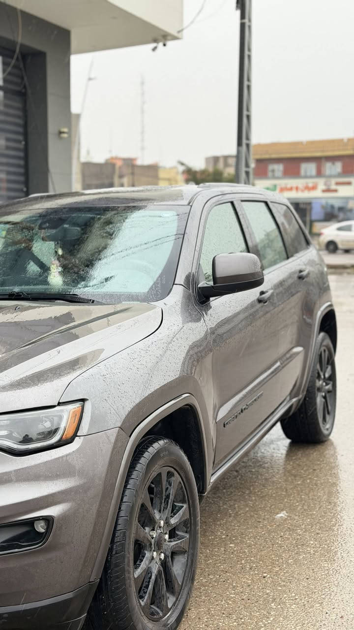 بسم الله الرحمن الرحيم السلام عليكم جيب ٢٠٢٠ بلاك توب
ماشي ٦٦ مايل 
رقم دهوك سياره مميزه ومعروف مواصفاتها 
سلايت 
نقاط عمياء بلمرايه 
هيتر كشنات 
هيتر ستيرن 
رادار خلفي 
وبعد مواصفات هواي 
ضررها قطعتين جاملغ وبونيد مبدل Srt 
ايربك ستيرن مسستم شركة 
سيارة كلش نضيفه 
السعر 260 وبيها مجال بسيط 
العنوان الموصل 
الاستفسار اكثر ***********
او تواصلو علخاص
