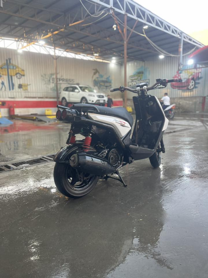 السلام عليكم سكنس جبلي دراجه كفاله عامه خير من الله مكينه مزوده من اليابات دراجه خرسه شلعه ومعدل بيهة يدات اصليه وستيرن هم كلشي شغال يراد بس سايق وتونس رققي 
***********
