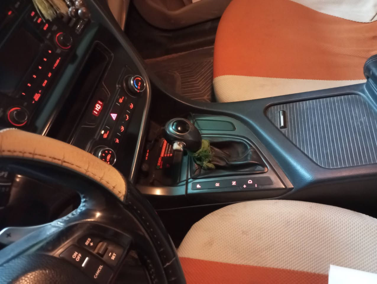 السلام عليكم
اوبتيما موديل ٢٠١٣ خليجية رقم اربيل محرك٢٤٠٠  نضيفة كلش مكينة وكير جدد مال حاوية  واللايت عدسات ثلجي واشاير بالمري بيها ضربة بسيطة بين الجاملغ الخلفي والباب مثل ما مأشر على الصورة السيارة نضيفة كلش بس بيها جراد وسنويتها ساقطة سعرها مناسب  للتواصل *********** واتساب
