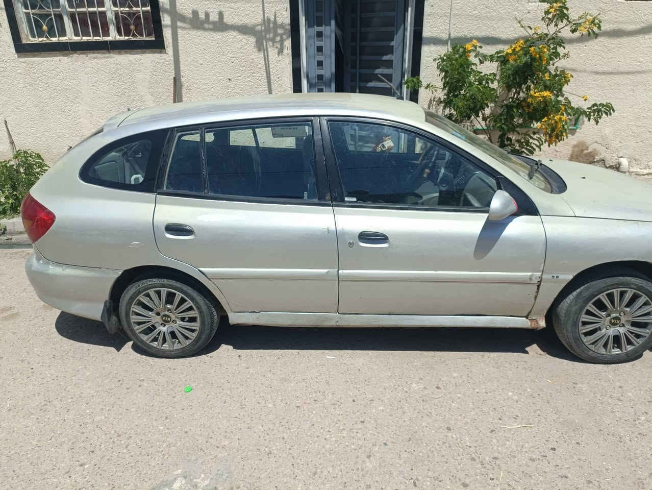 كيه ريو موديل الفين ستيشن مكينه زينه كير عادي بي النمرة

 الخامسه تقر ويجي نمرة كلهن طبيعي 

دواخل نضيفه
 
تخم تاير باله ياباني
 
حداديه جديده 

سنويه لل27 

رقم نجف وراعيه بنجف مكانه السيارة  سماوة 

السعر المطلوب 25  مطلوبه ورقتين ونص حسب الاتفاق

 ***********
