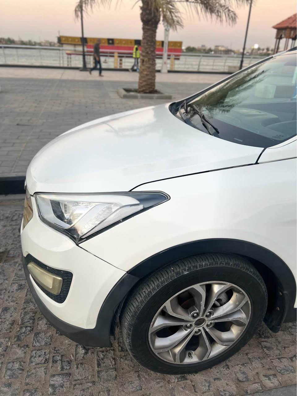 سيارة سته سلندر بيها بنيد مبدل و مدكر خلفي و امامي مصبوغات  مسجله ٢٤٠٠ و هي ٣٣٠٠ يعني تحتاج تصحيح سنوية منتهية رقم بغداد الماني باسمي ١٣٥ و بيها مجال المعاملة مالت التصحيح مقدما مطيح فلوسها تكلف ١٥ ورقة و احتمال خطاء بالقرص فما راح اتكلف هلكد يعني اقل بهواي بس انا منزلهن مقدما لان اكره اراجع المرور   *********** ابو الخصيب, البصرة
