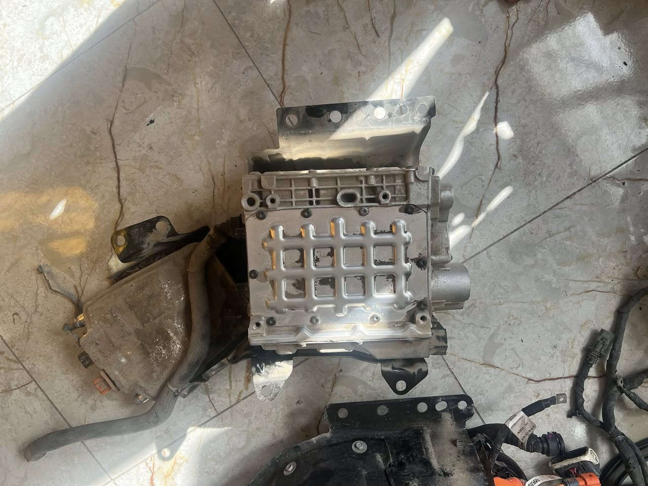 غراض جيب هايبرد 2024ضفاير عقول محرك انفينتر بطاريات كلشي يخص الهايبرد ***********
