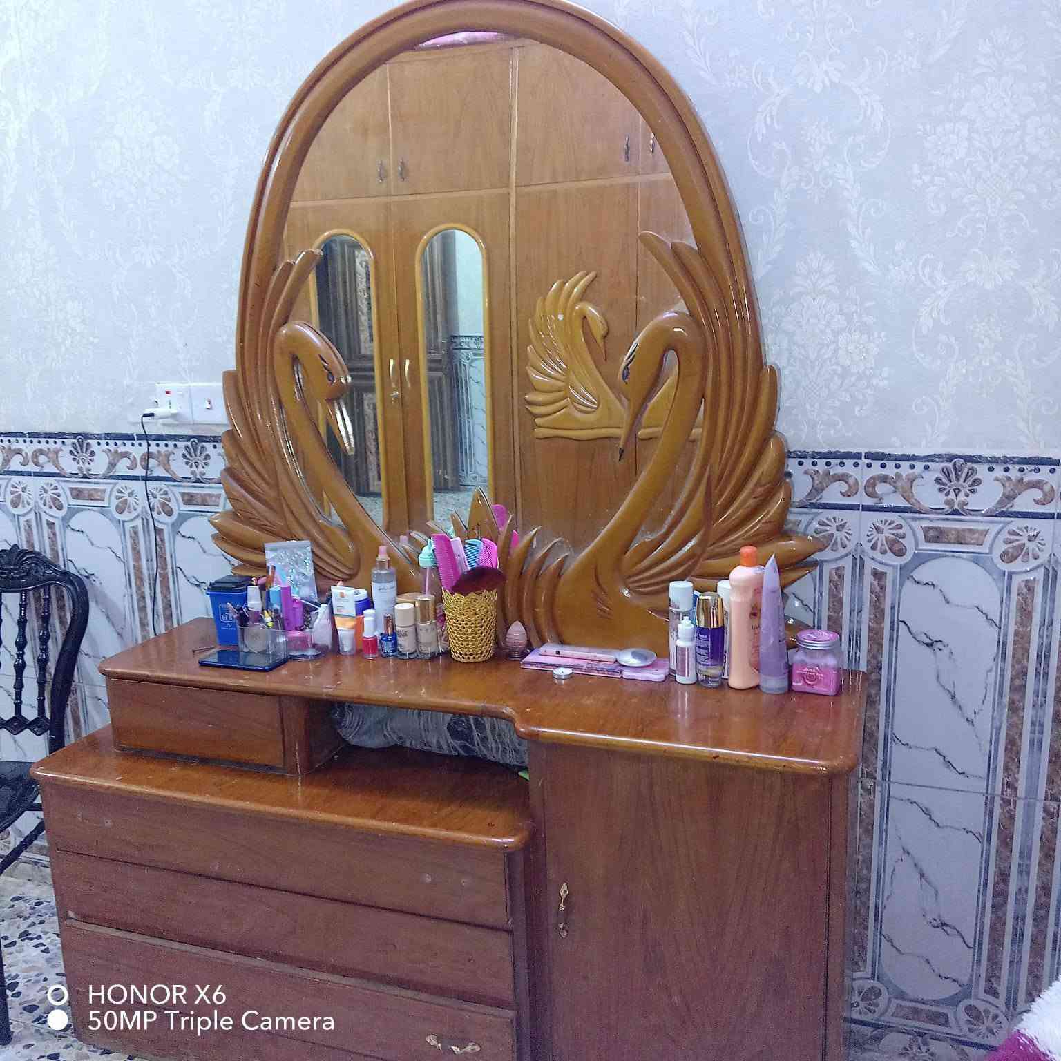 سلام عليكم  للبيع غرفه خشب جديده السعر 550 مجال بغداد ***********
