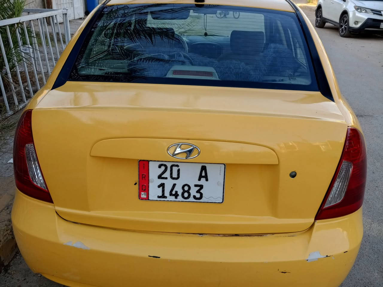 سلام عليكم اكسنت 2009 امريكي محرك 1600حادثها جاملغ خلفي عكس السايق واهنا بالعراق معمر لغد نفس الصفحه ومبدل جاملغ وبنيد ومكينه بيها تبخير قبل شهر سويت الها ادامه صدر عبوه كامله بلكات تخم تأير جواها اخو الجديد تبريد ثلج سياره شاشه سستم سماعات جدد حلوه وكاعده مال شغل كامله انكر سلف وتوكل على الله السعر60  وبيها مجال بسيط مكاني بغداد حي اور ***********
