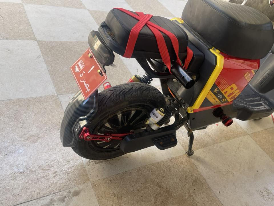 السلام عليكم دراجه شحن R11للبيع المواصفات كله رياضي وغراضه البلاديه موجوده مرايات وكلشي شعاله وبطاريات 32 كبار عنواني البصره حي لاصدقاء رقمي *********** السعر خاص
