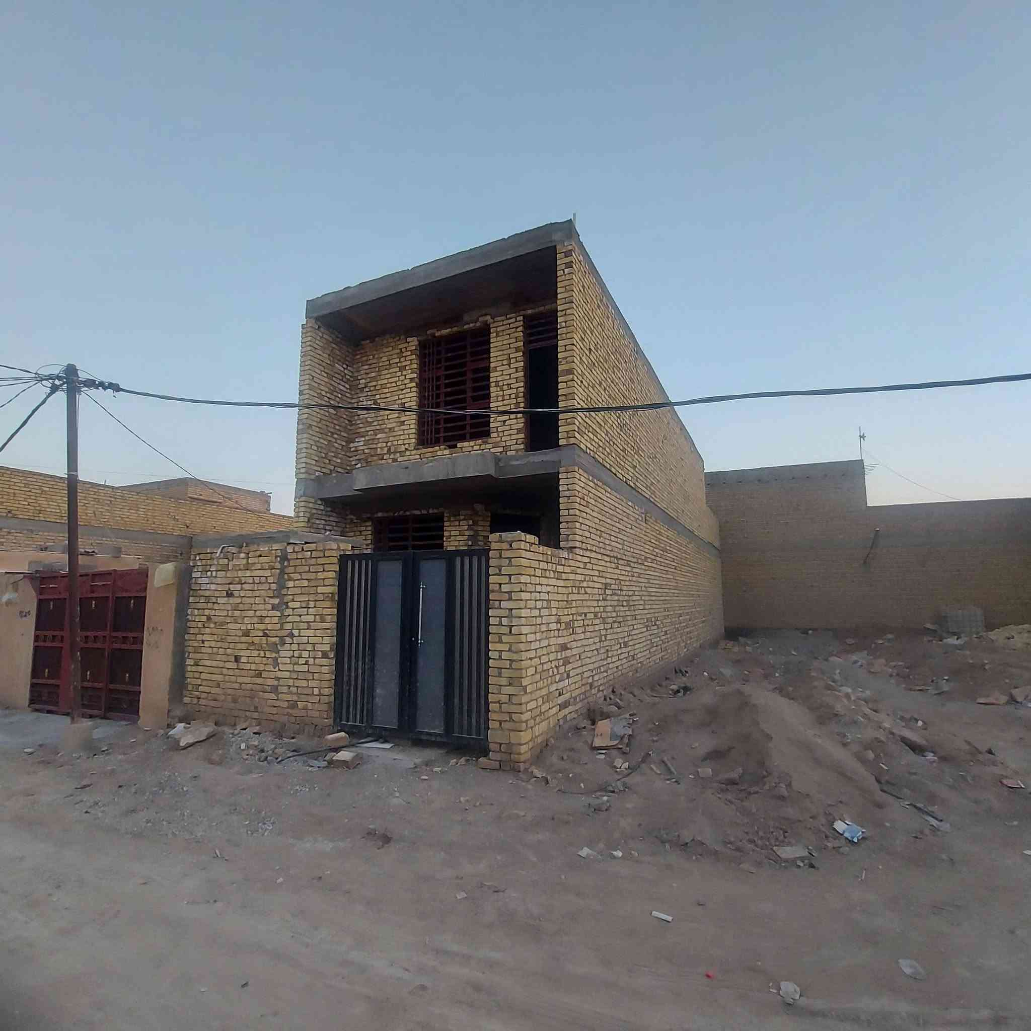 مشتمل مساحه ١٠٠م طابقين للبيع حكيم قريب على شارع العام قرب علاء غريب سعر 40 اتصال ***********
