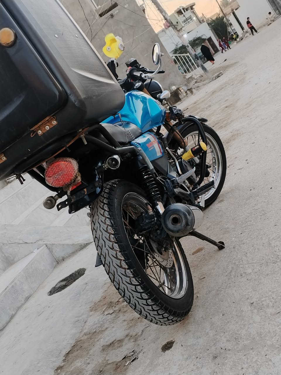 السلام عليكم 
دايون لاتي مديل ٢٢ أوراق أصوليه كامله مكينه ٢٠٠
ما مفتوحه نضافه شوف العين ماشيه ٢٠ الف
مكاني نجف *********** السعر مليون و٥٥٠ قفل
بيه نقوصات دراجه قليله شراي بي خير ويدلل 🌹
