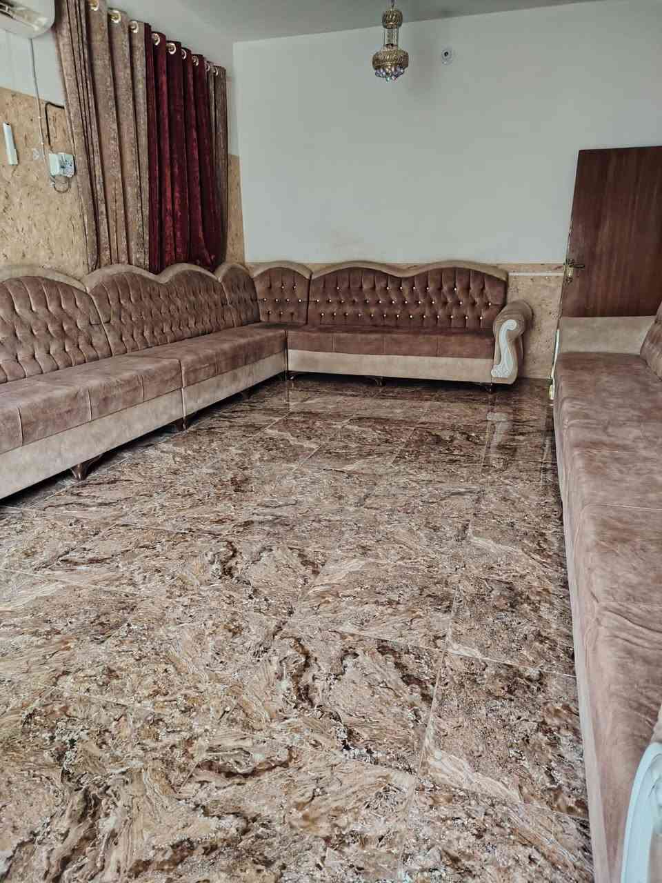 تخم ديوان للبيع 
متكون من 6 قطع مع زاوية واحدة
 التخم نظيف وشغل حطاطة 
للاستفسار ***********

