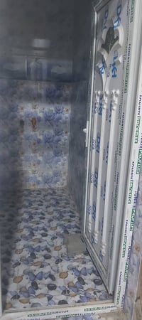 بيت للايجار جديد ٥ميل غرفتين وصاله ومطبخ ودوانيه وطارمه 07712640430